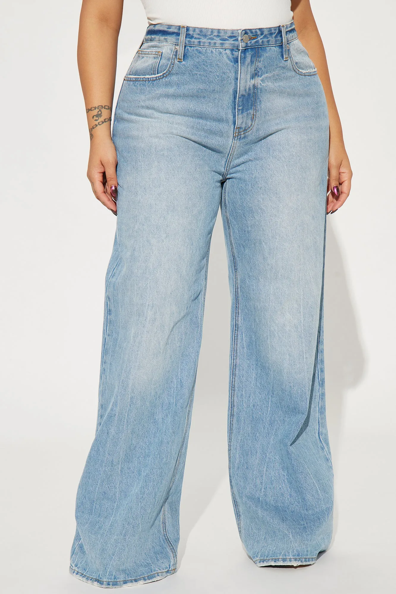Back In The Game Baggy Jeans - Medium Wash