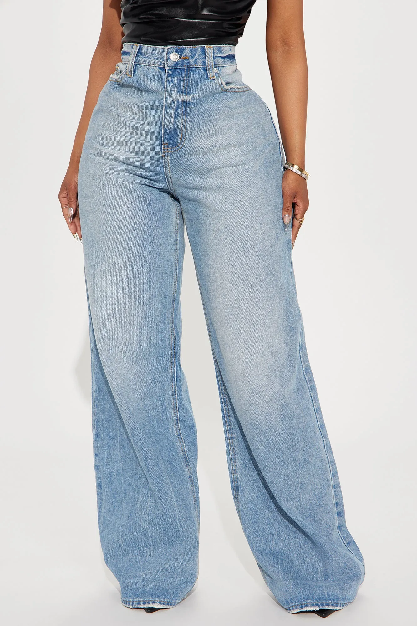 Back In The Game Baggy Jeans - Medium Wash