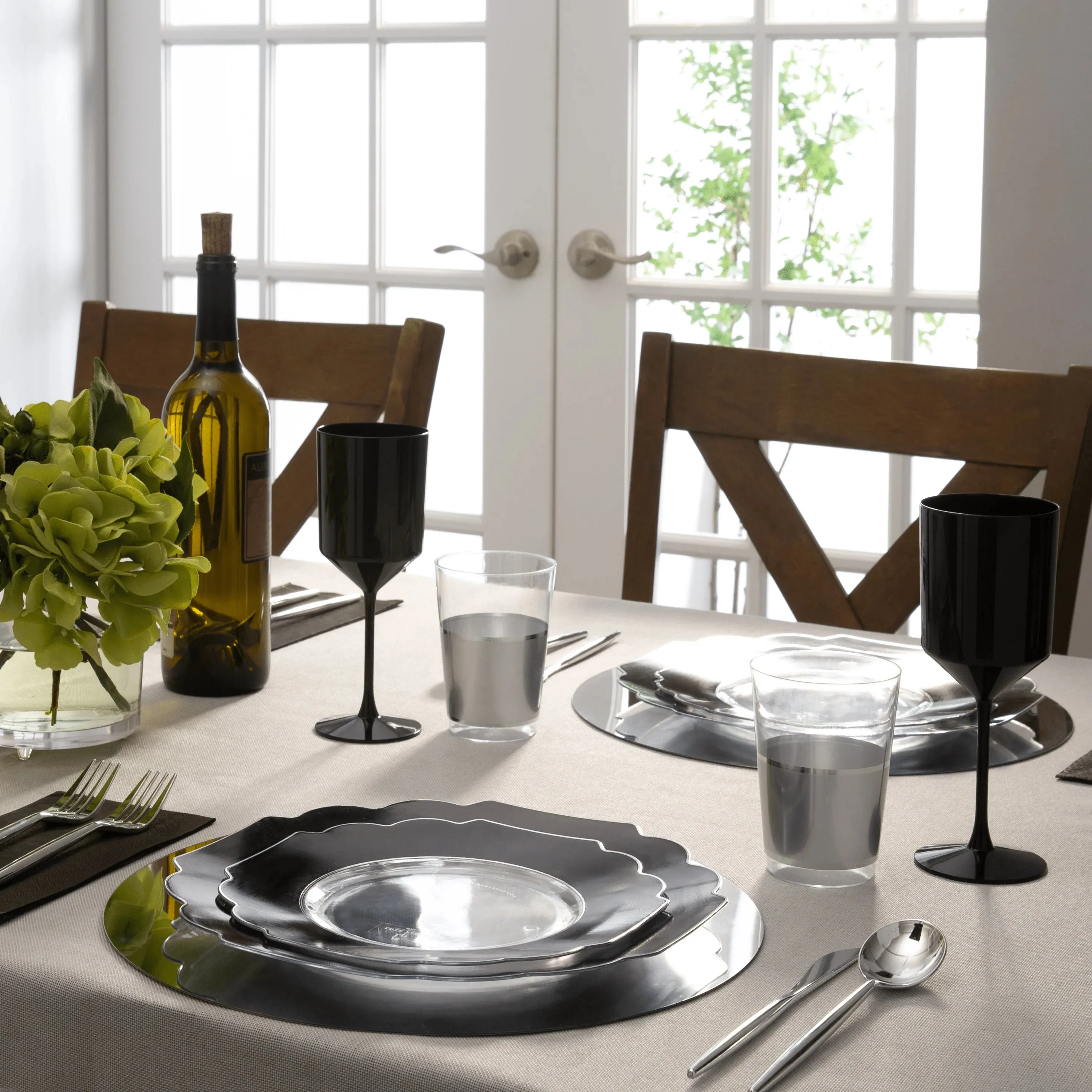 SET DE 10 PLATOS DE ENSALADA / POSTRE NEGROS FESTONEADOS DE 8.5" - PLATA/TRANSPARENTE